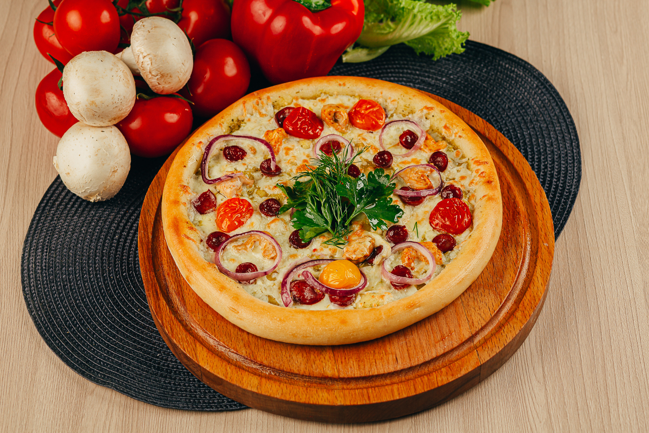 простой рецепт домашней пиццы с колбасой и сыром и помидорами фото 101